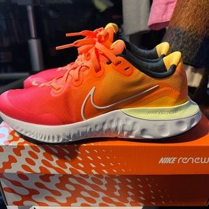 NIKE RENEW RUN D2N